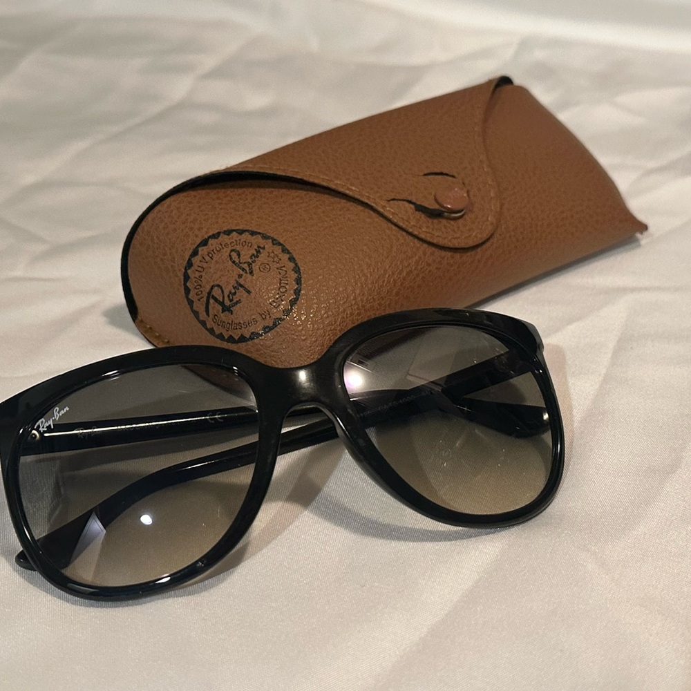 Ray-Ban Black Oversized Sunglasses with Gradient Lenses